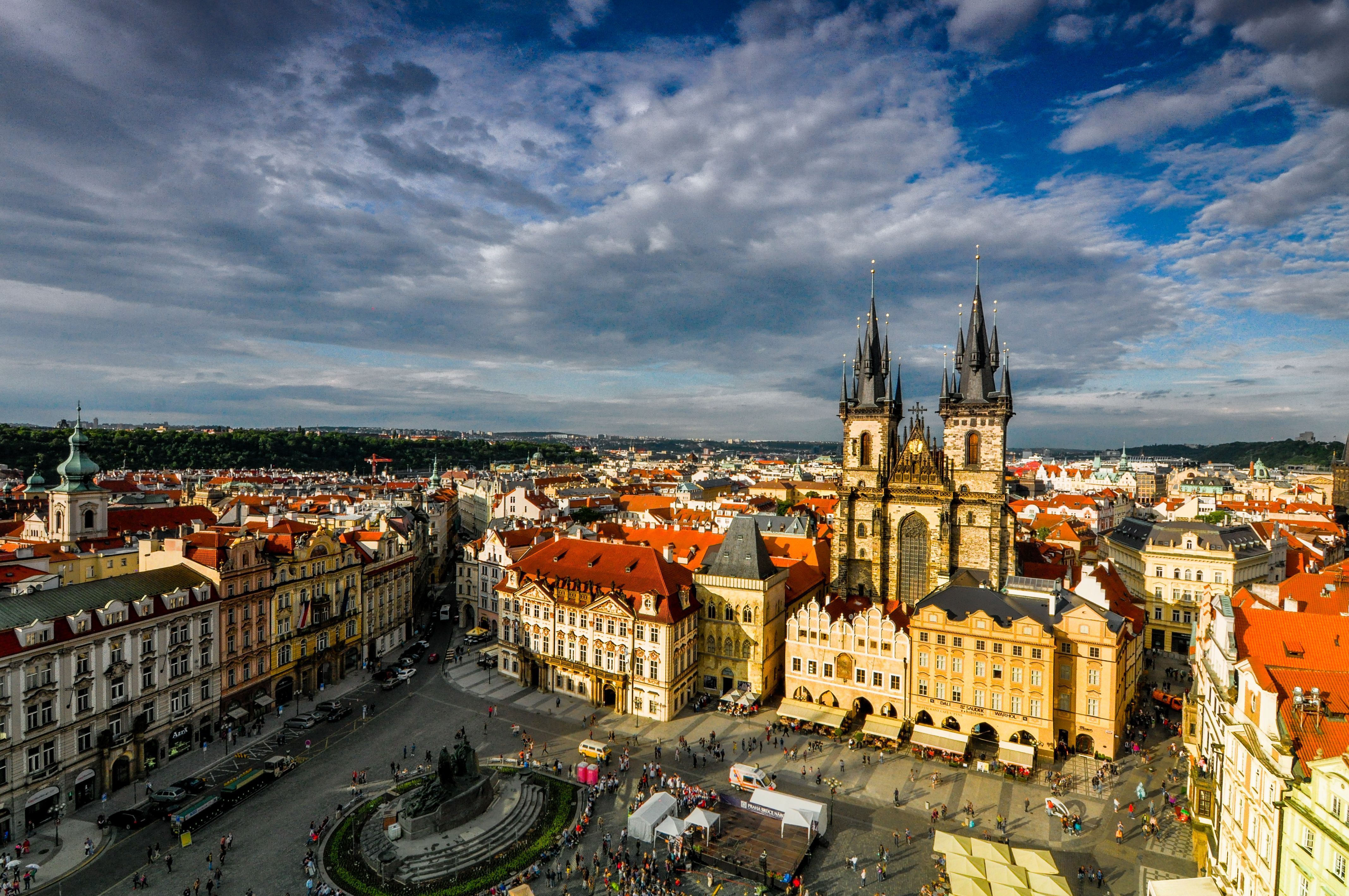 praga hd wallpaper,città,cielo,cittadina,paesaggio urbano,area metropolitana