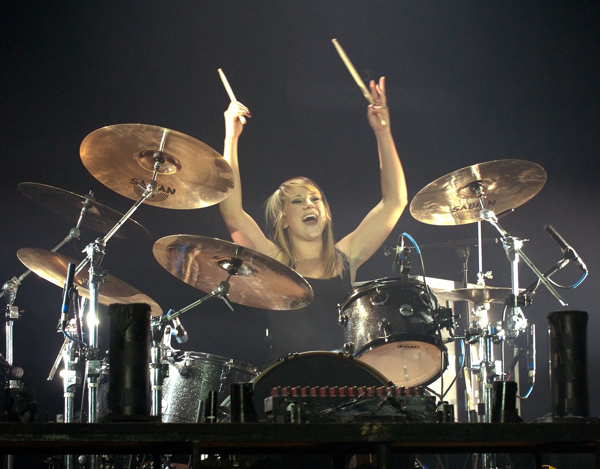fondo de pantalla de hard rock,tambor,músico,batería,instrumento musical,tambores