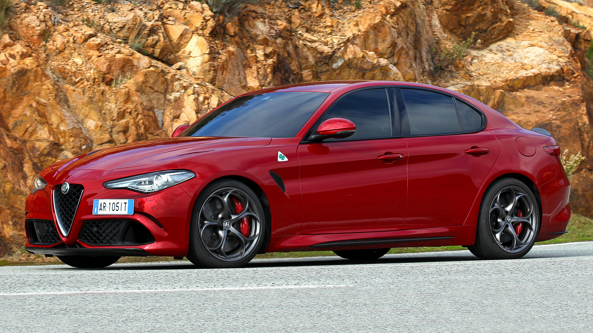 fond d'écran alfa romeo giulia quadrifoglio,véhicule terrestre,véhicule,voiture,voiture de taille moyenne,voiture de performance