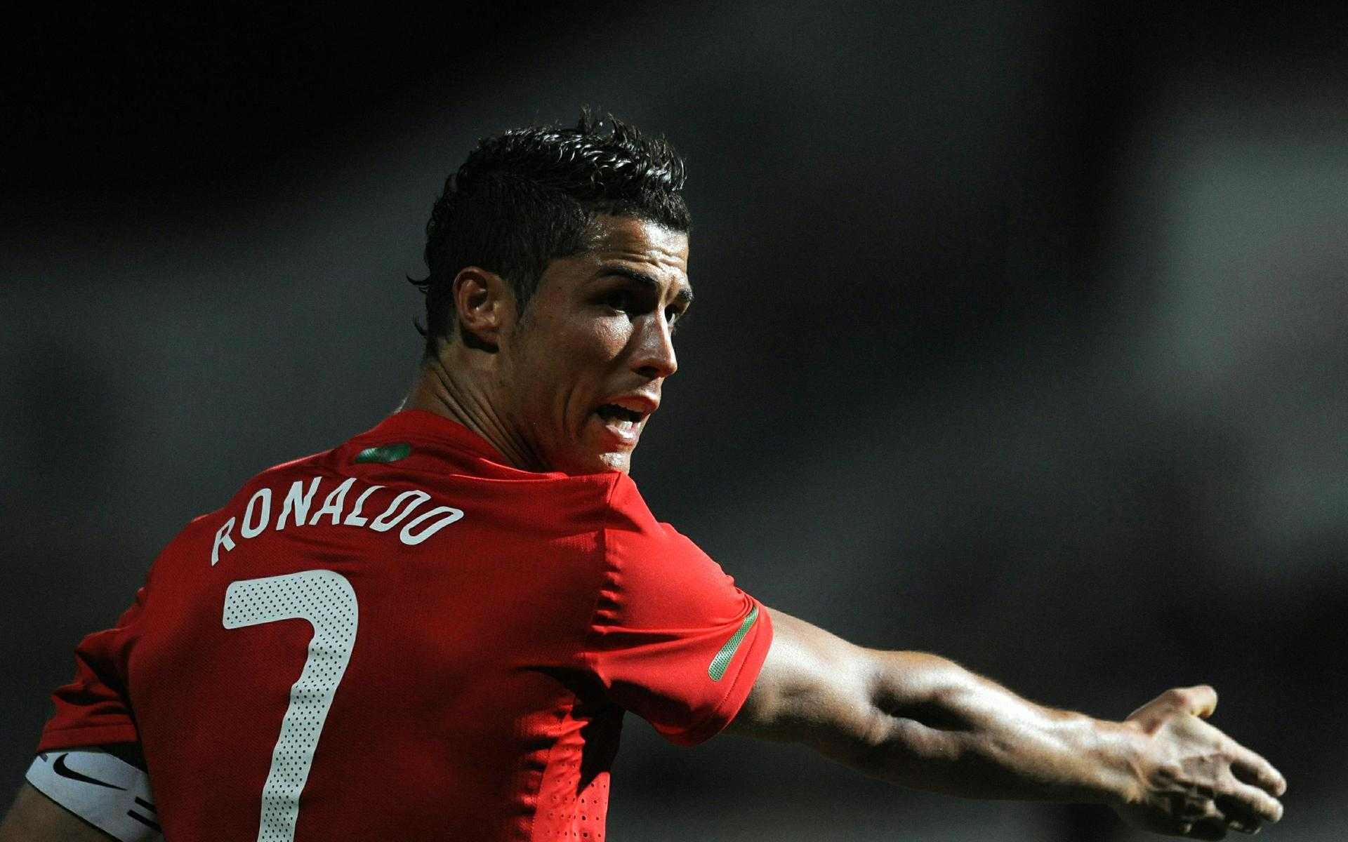 fond d'écran ronaldo,joueur de football,joueur,des sports,joueur de football,équipement sportif