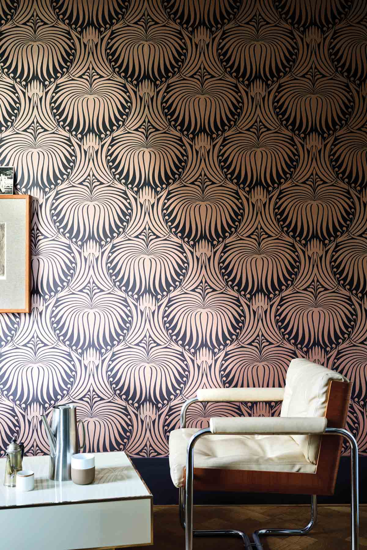 metallic wallpaper,wall,wallpaper,living room,interior design,brown