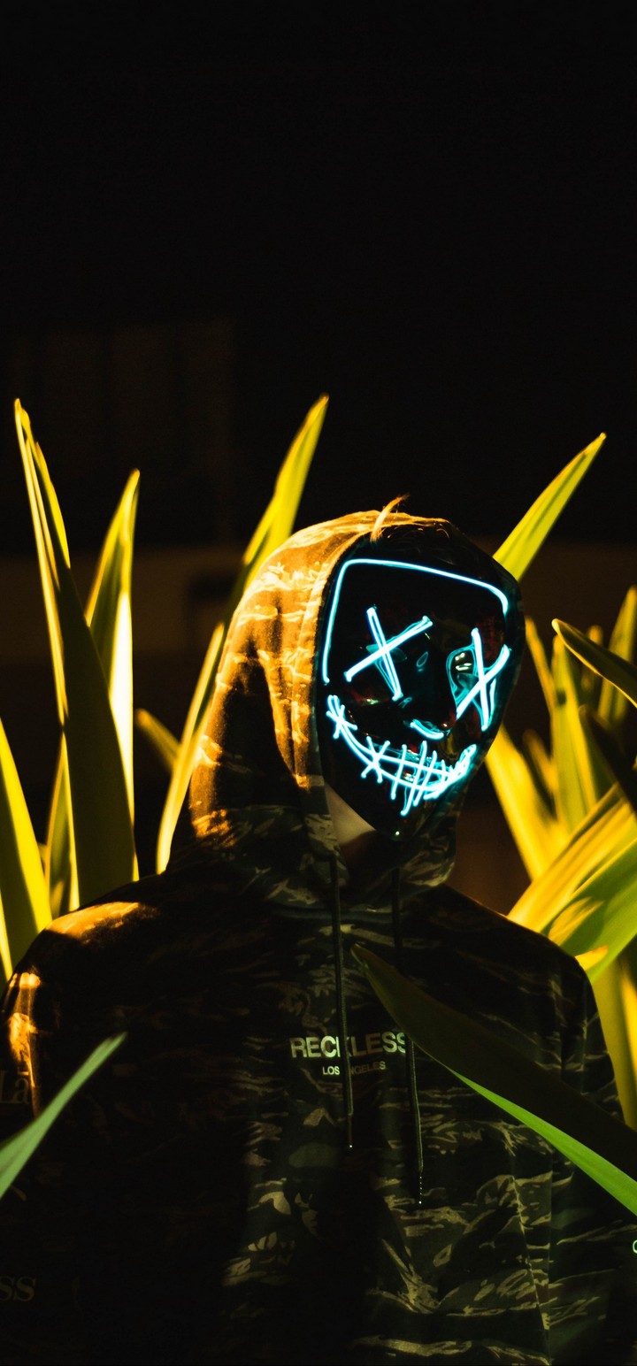 fond d'écran anonyme,jaune,police de caractère,personnage fictif,casque,équipement de protection individuelle