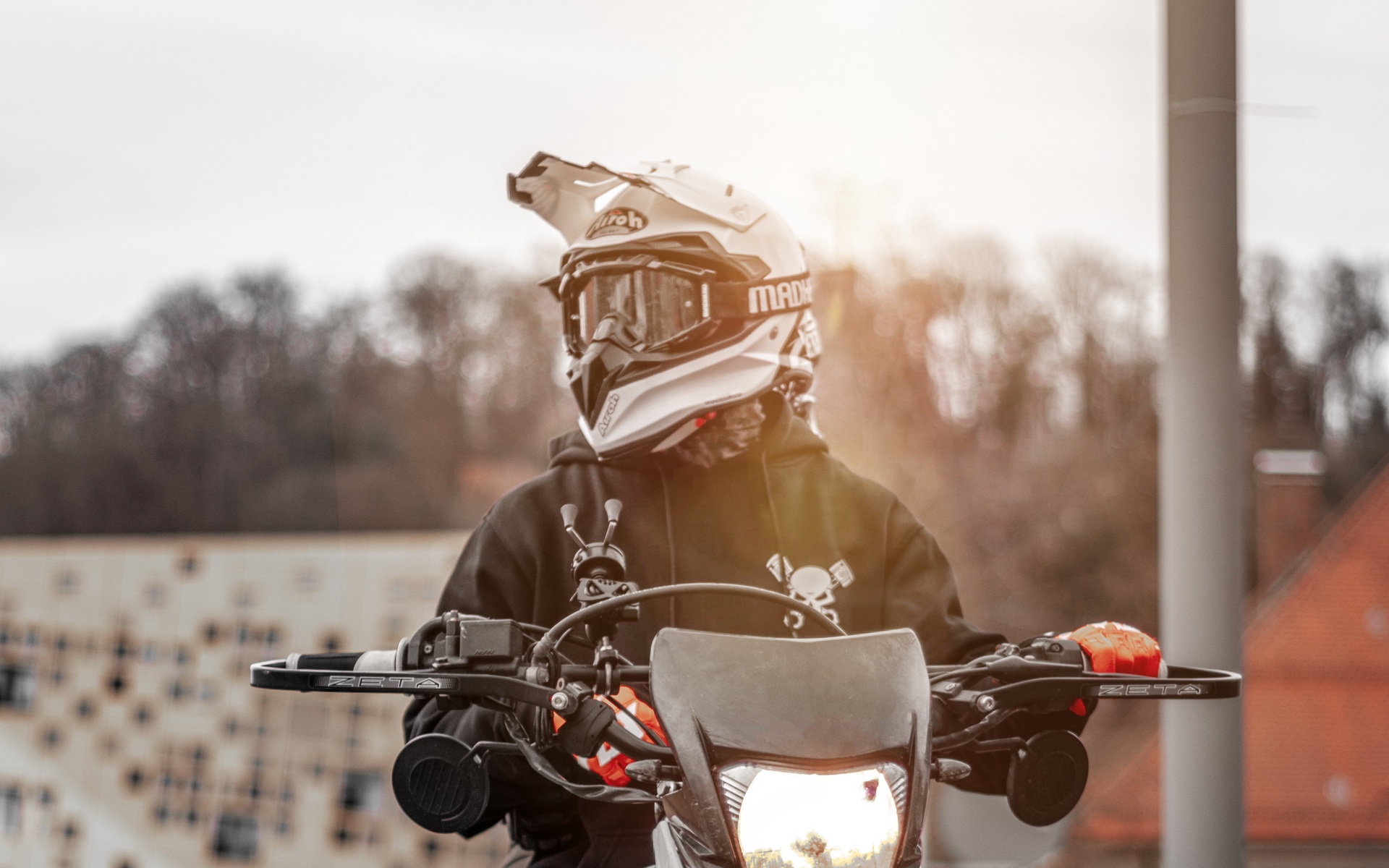 fonds d'écran de vélo hd,casque,moto,équipement de protection individuelle,véhicule,faire de la moto