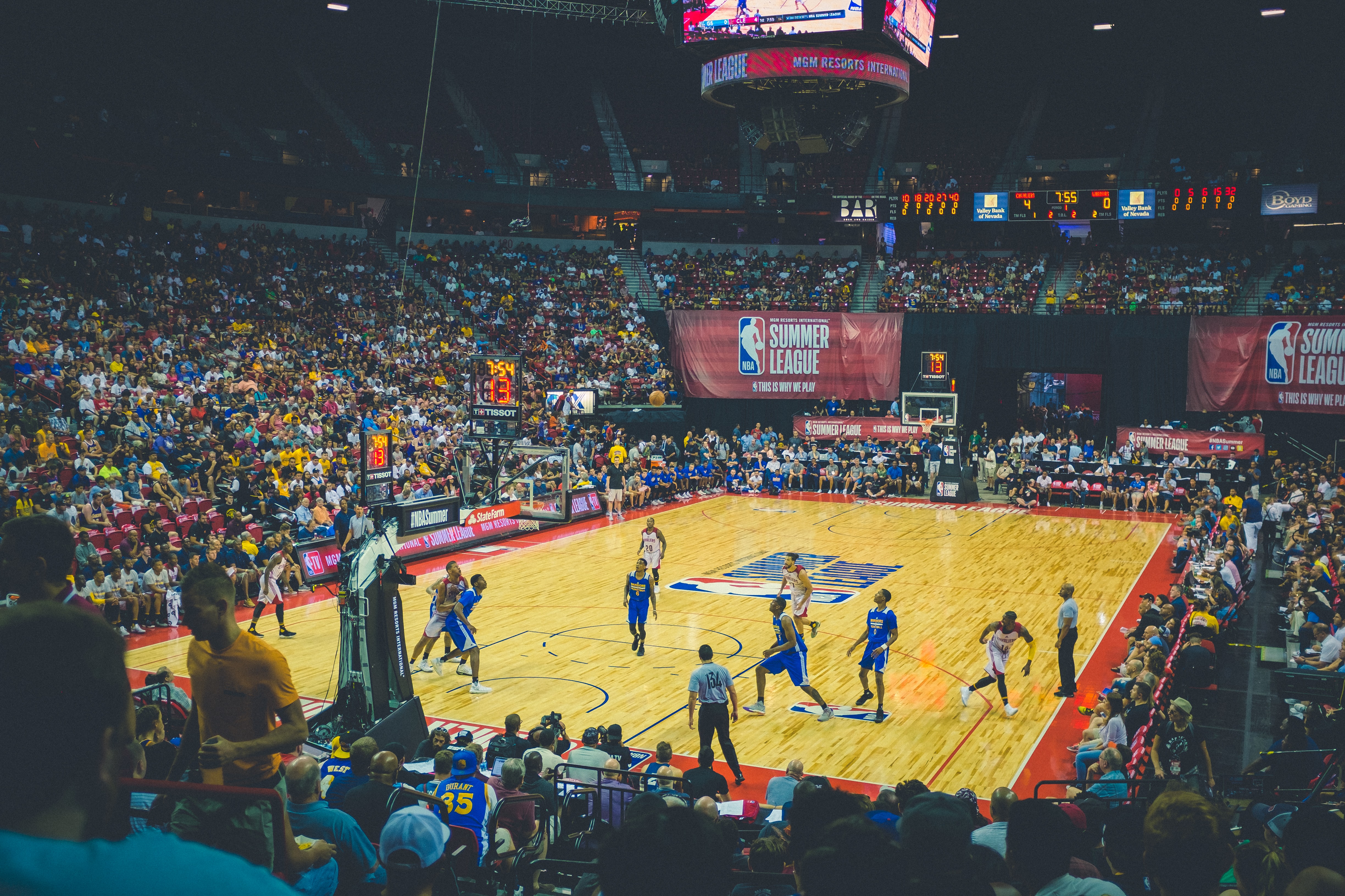 fondos de pantalla de baloncesto,cancha de baloncesto,jugador de baloncesto,ventilador,multitud,estadio