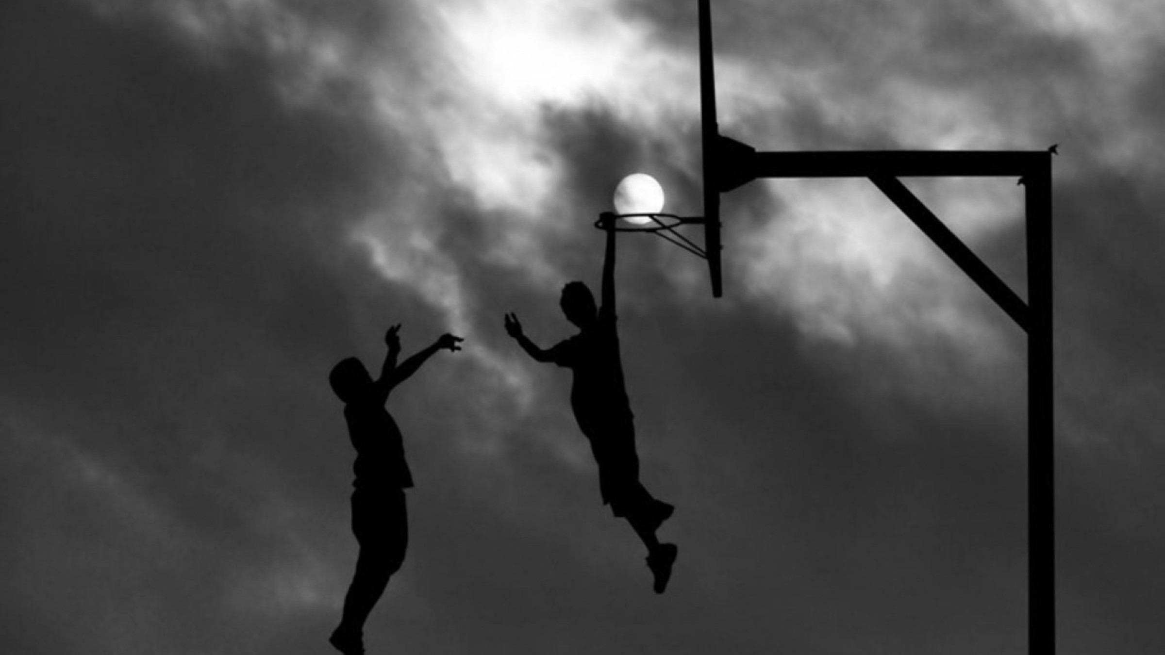 fonds d'écran de basket ball,noir,basketball,ciel,monochrome,photographie monochrome