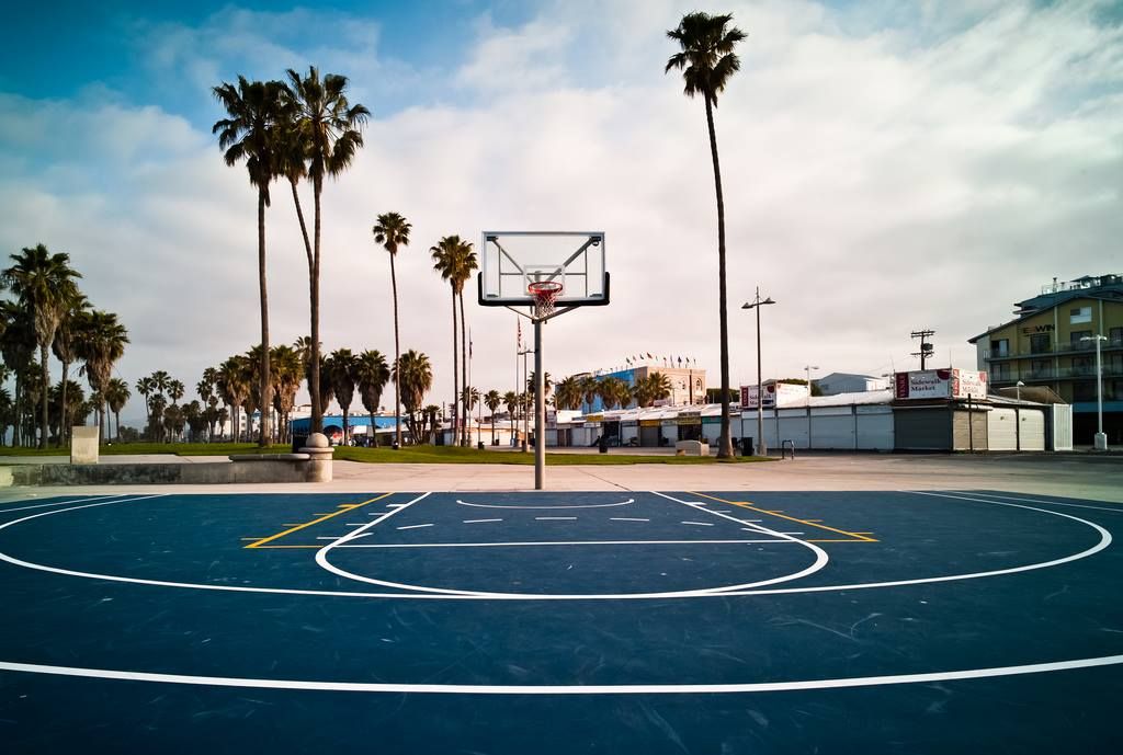 fonds d'écran de basket ball,terrain de basketball,basketball,streetball,ciel,asphalte