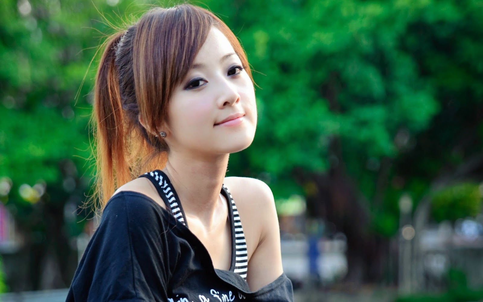 beautiful girl wallpaper,hair,hairstyle,beauty,bangs,snapshot