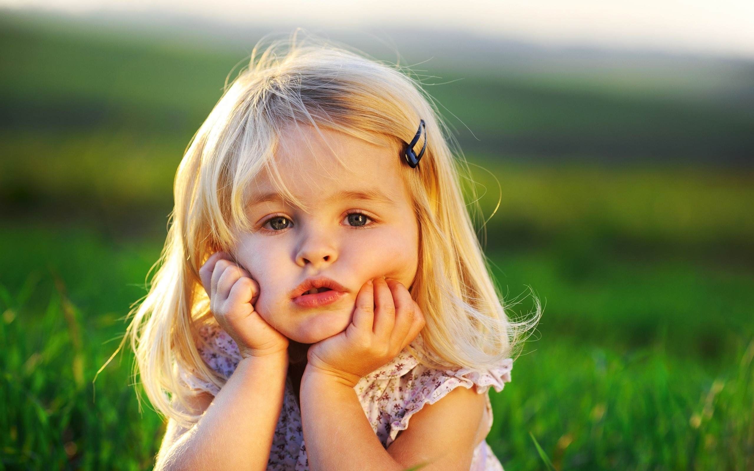 fond d'écran fille hd,enfant,cheveux,visage,herbe,photographier