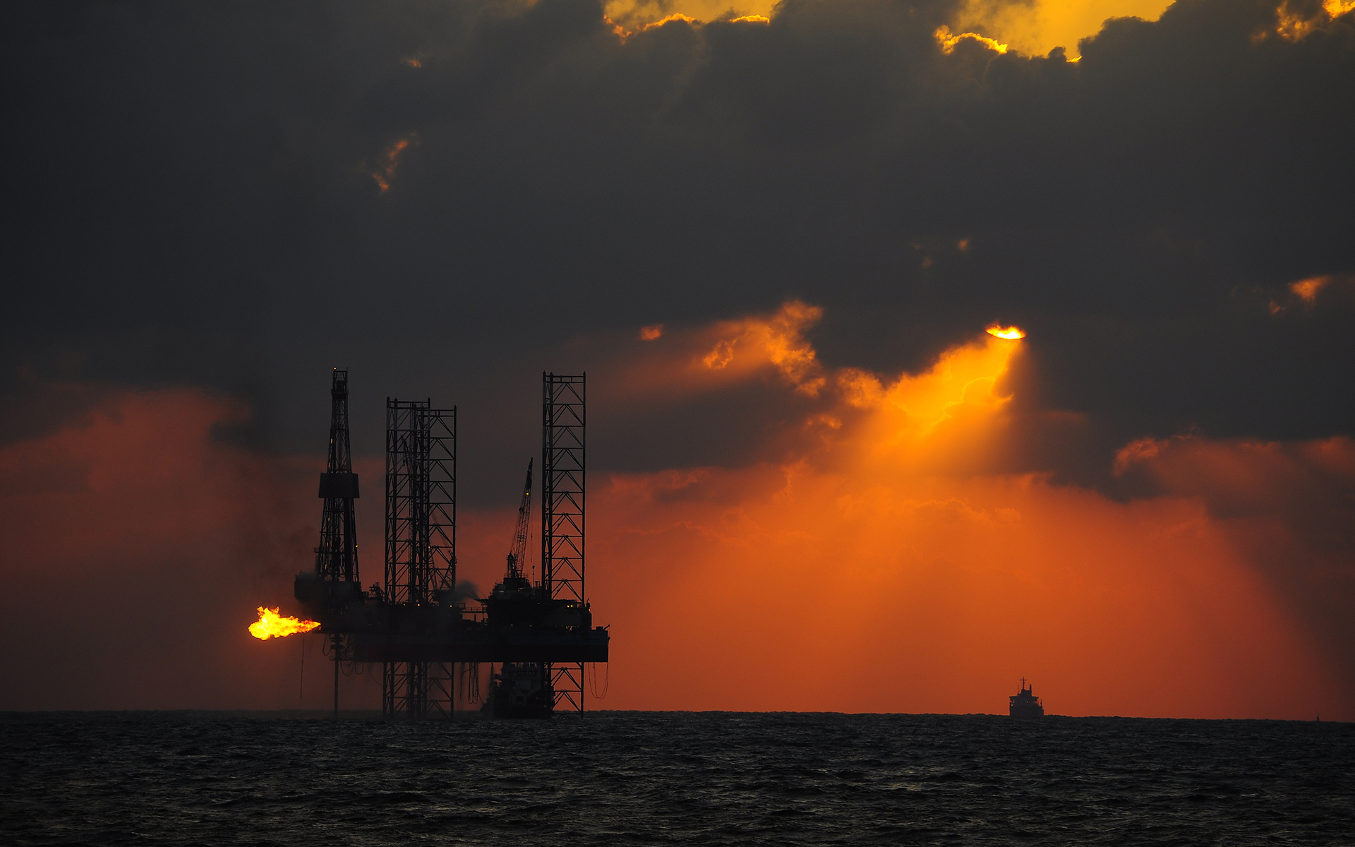 fondo de pantalla de la plataforma petrolera,cielo,plataforma petrolera,puesta de sol,perforación mar adentro,horizonte