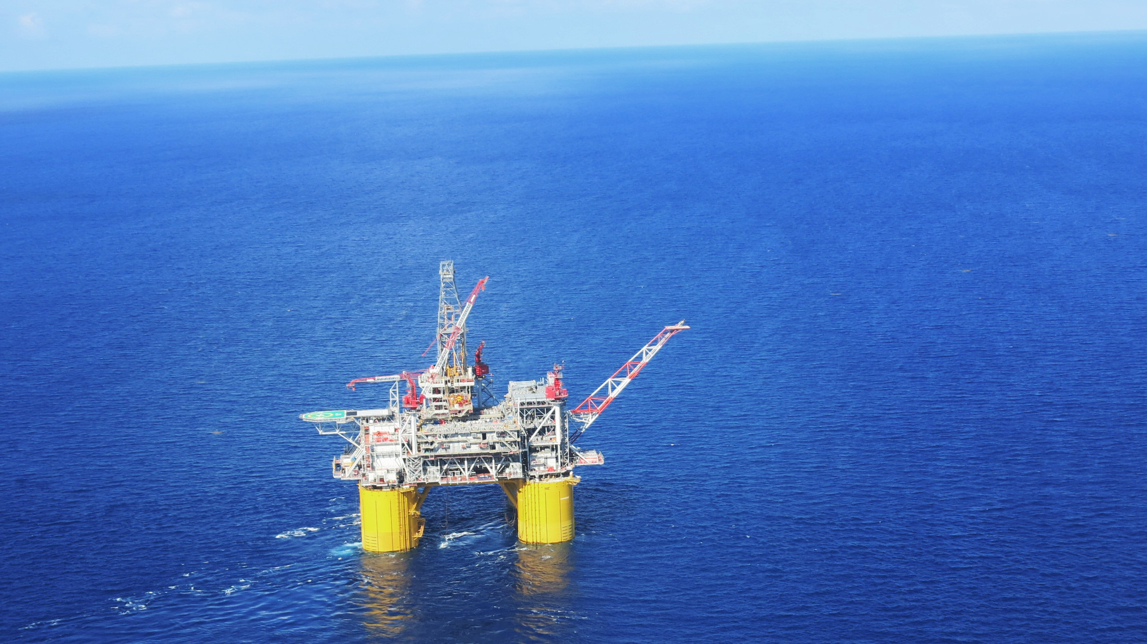 oil rig wallpaper,oil rig,jackup rig,semi submersible,vehicle,offshore drilling