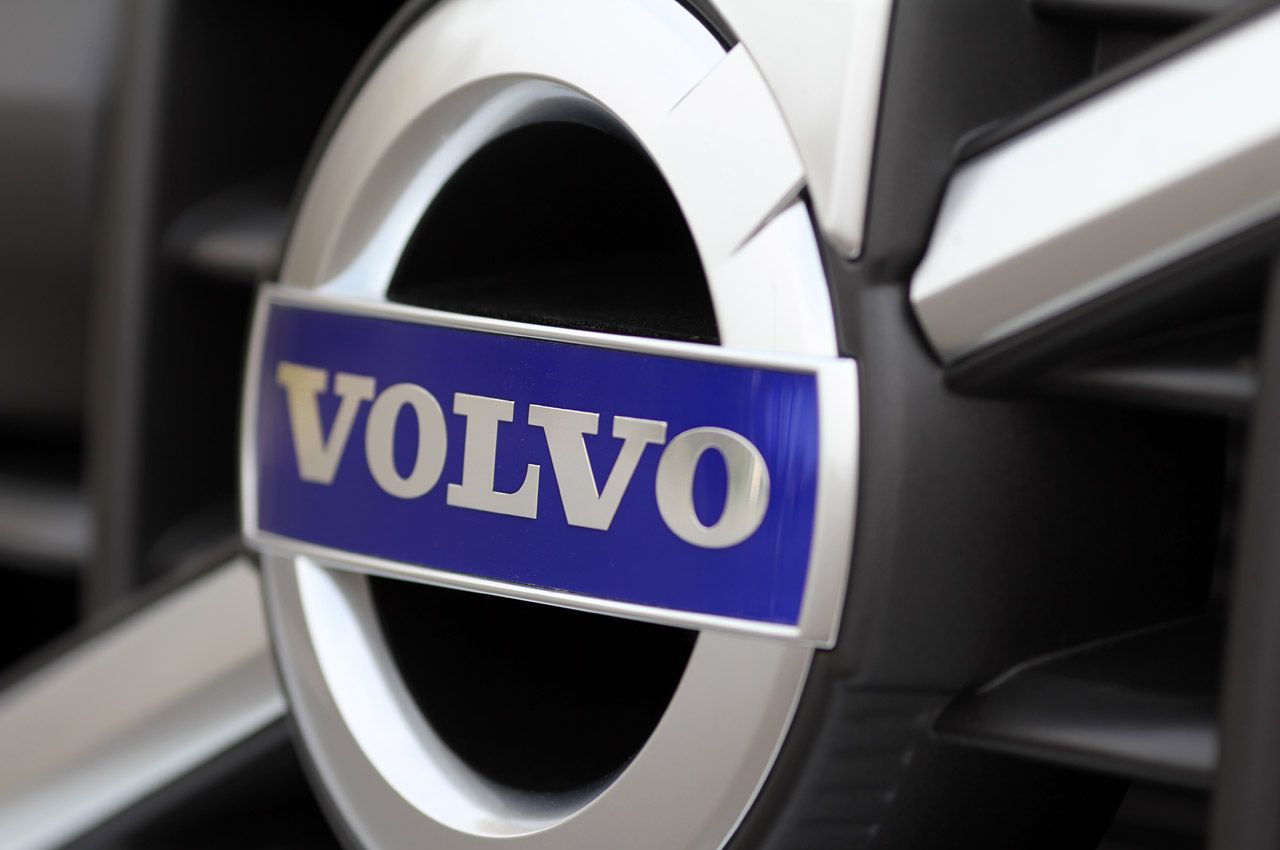 volvo logo wallpaper,vehicle,car,wheel,alloy wheel,automotive design