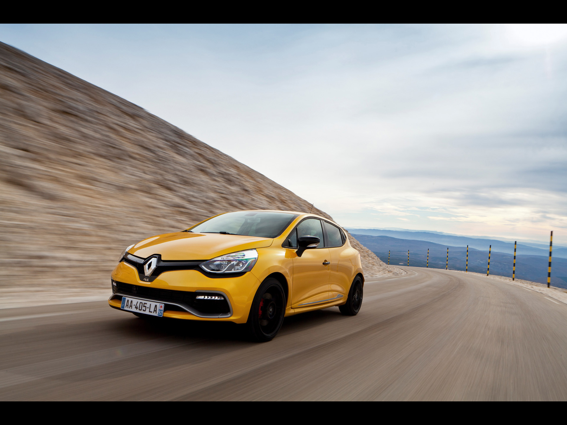 renault wallpaper,land vehicle,vehicle,car,automotive design,hatchback