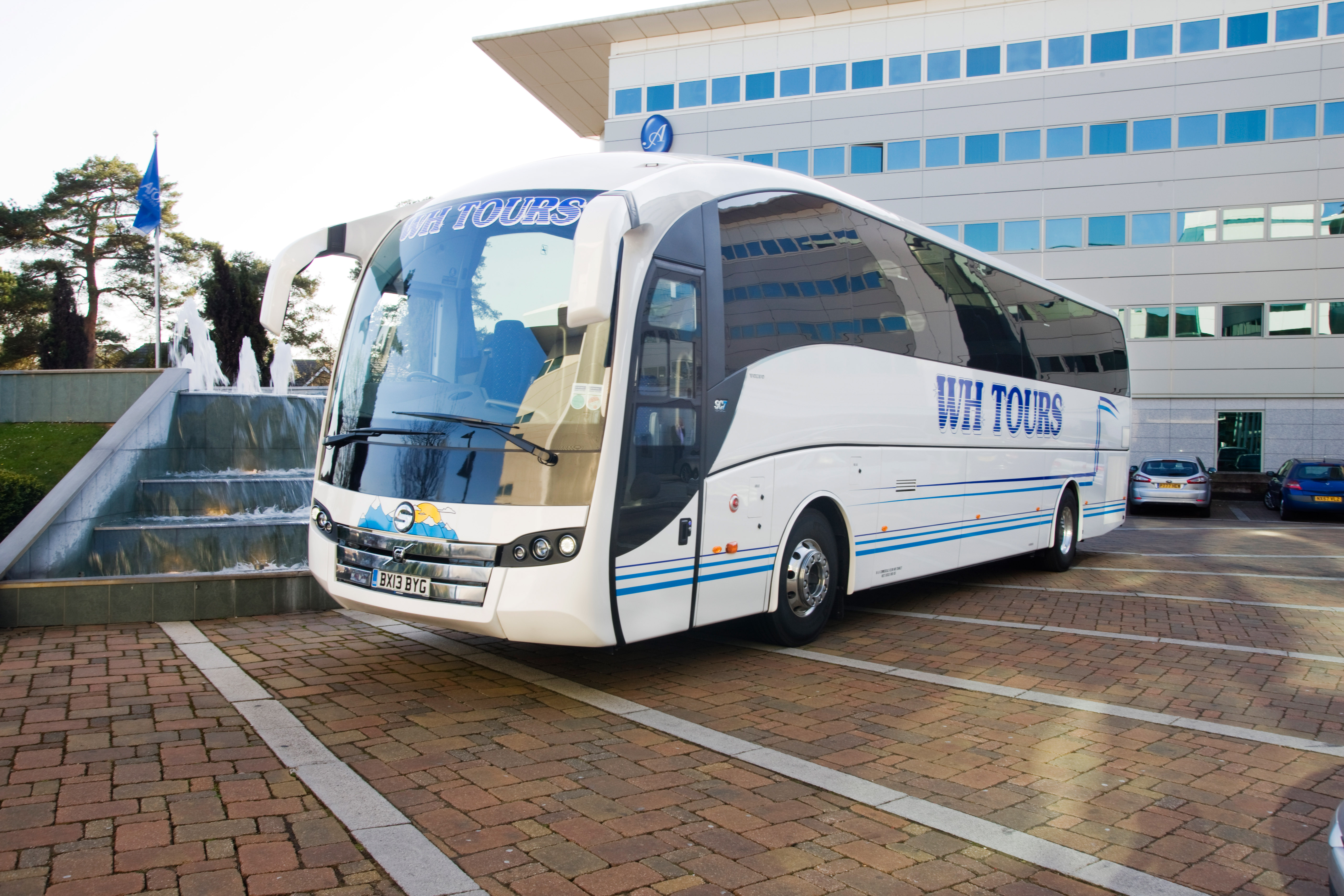 fond d'écran de bus volvo,véhicule terrestre,véhicule,autobus,service de bus touristique,voiture