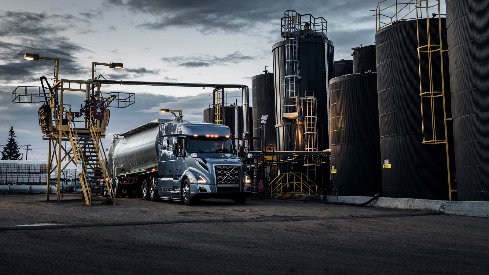 volvo truck wallpaper,transport,industry,vehicle,mode of transport,asphalt