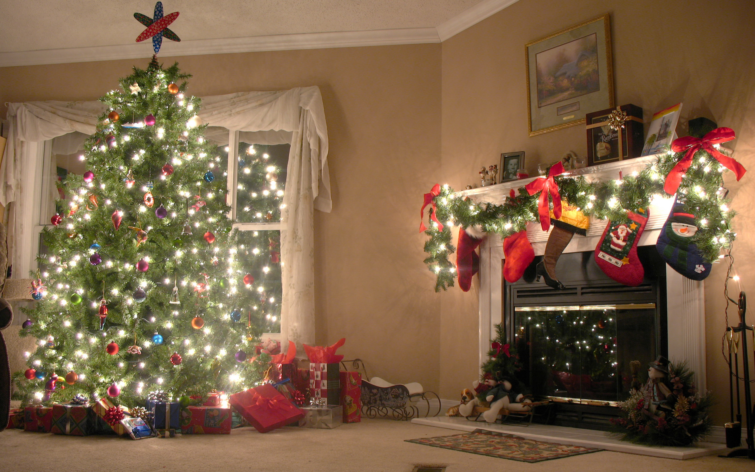 carta da parati decorazioni natalizie,albero di natale,decorazione natalizia,natale,ornamento di natale,casa