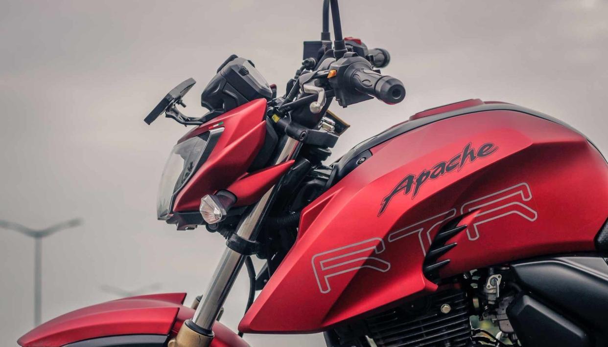 apache 200 wallpaper,motorcycle,vehicle,red,motorcycle accessories,automotive lighting