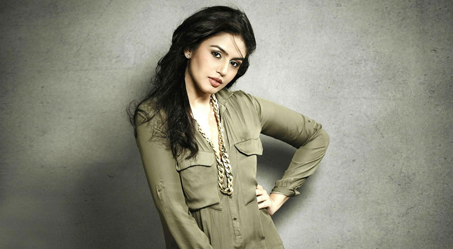 huma name wallpaper,hair,beauty,lip,hairstyle,fashion model