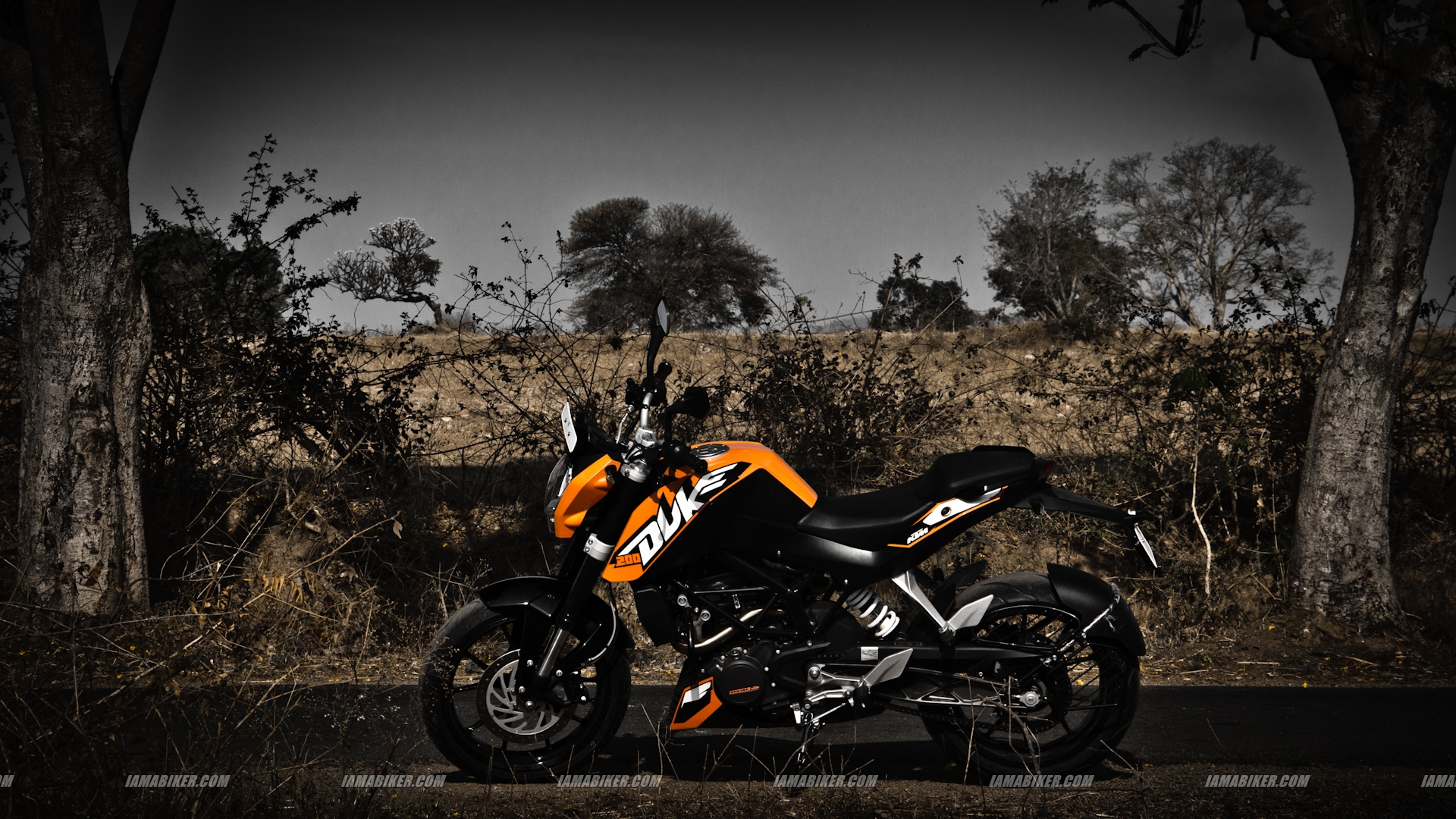 ktm duke 200 couleur noire fonds d'écran hd,véhicule terrestre,véhicule,moto,faire de la moto,voiture