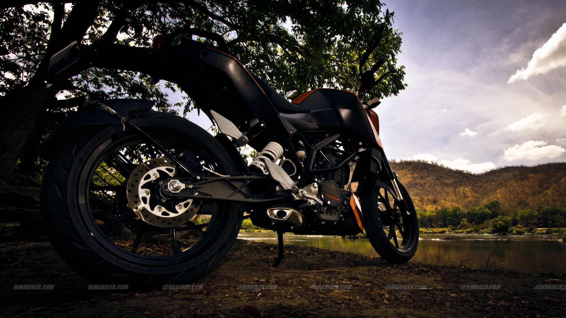 ktm duke 200 black colour hd wallpapers,land vehicle,vehicle,motorcycle,automotive tire,motor vehicle