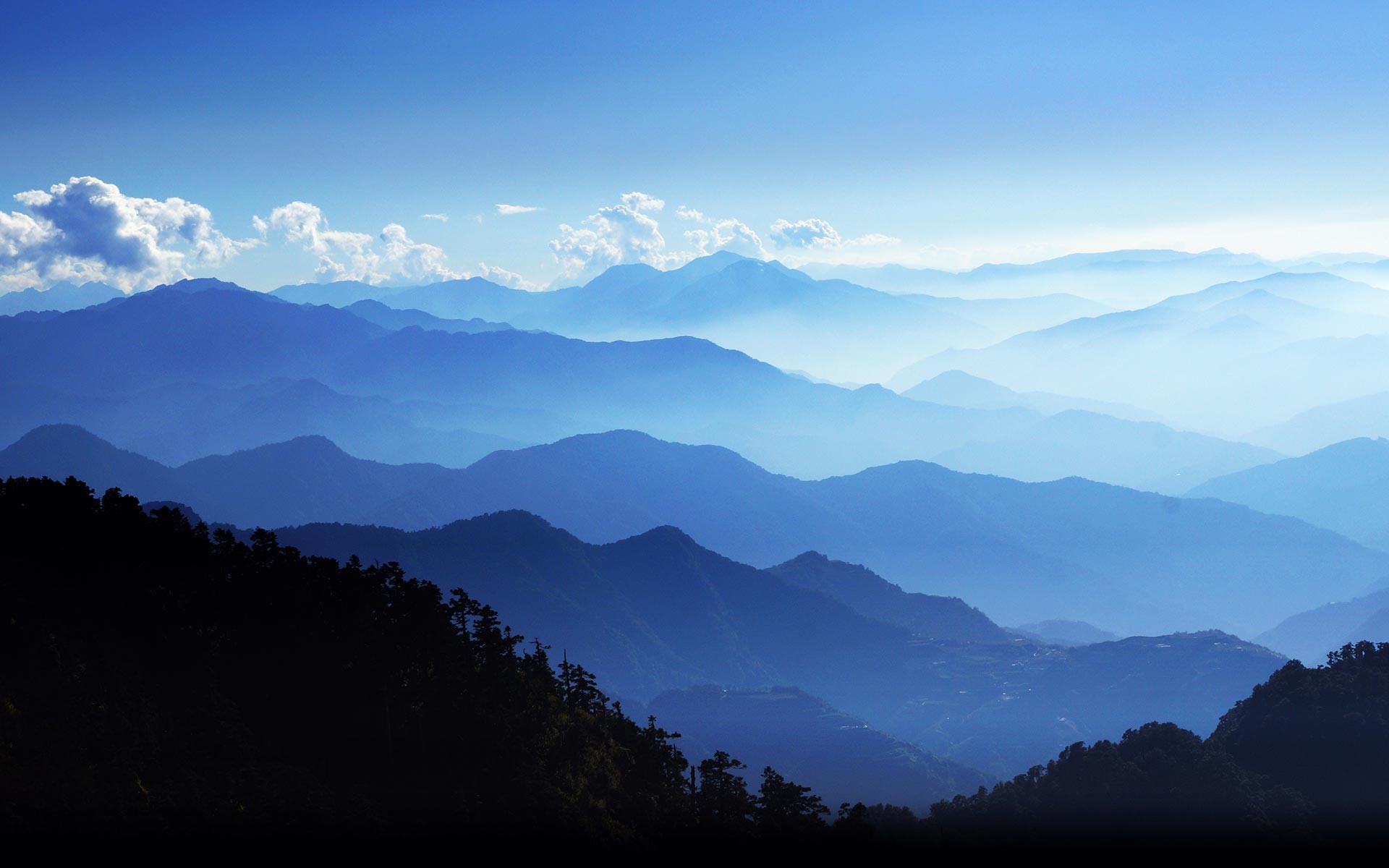 fond d'écran de montagne bleue,montagne,ciel,chaîne de montagnes,la nature,station de montagne