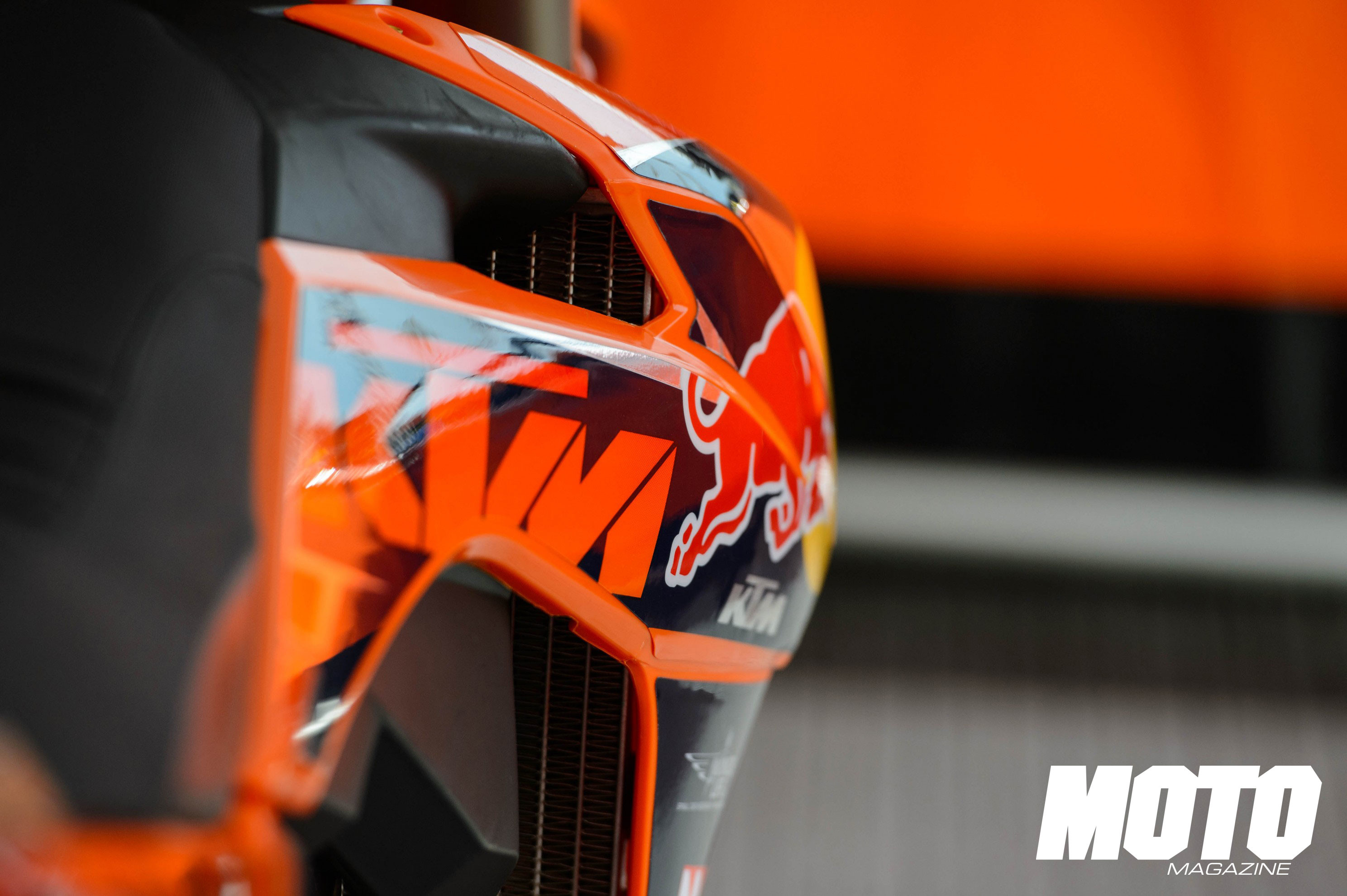 ktm logo hd wallpaper,helmet,personal protective equipment,orange,sports gear,motorcycle helmet