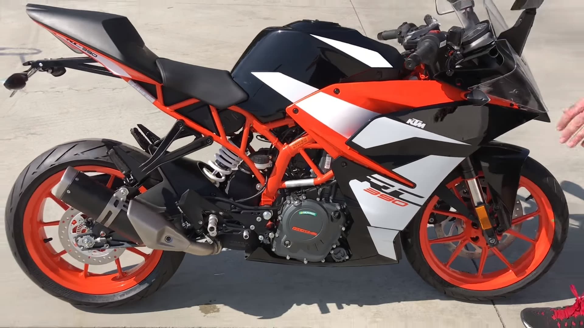 ktm rc 390 fond d'écran noir,véhicule terrestre,véhicule,moto,véhicule à moteur,voiture