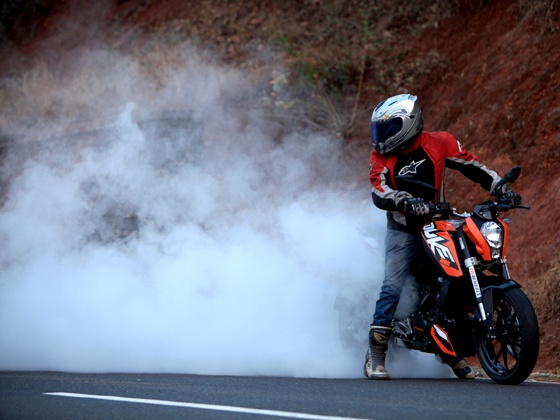 papier peint duc 200,moto,véhicule,course sur route,faire de la moto,superbike racing