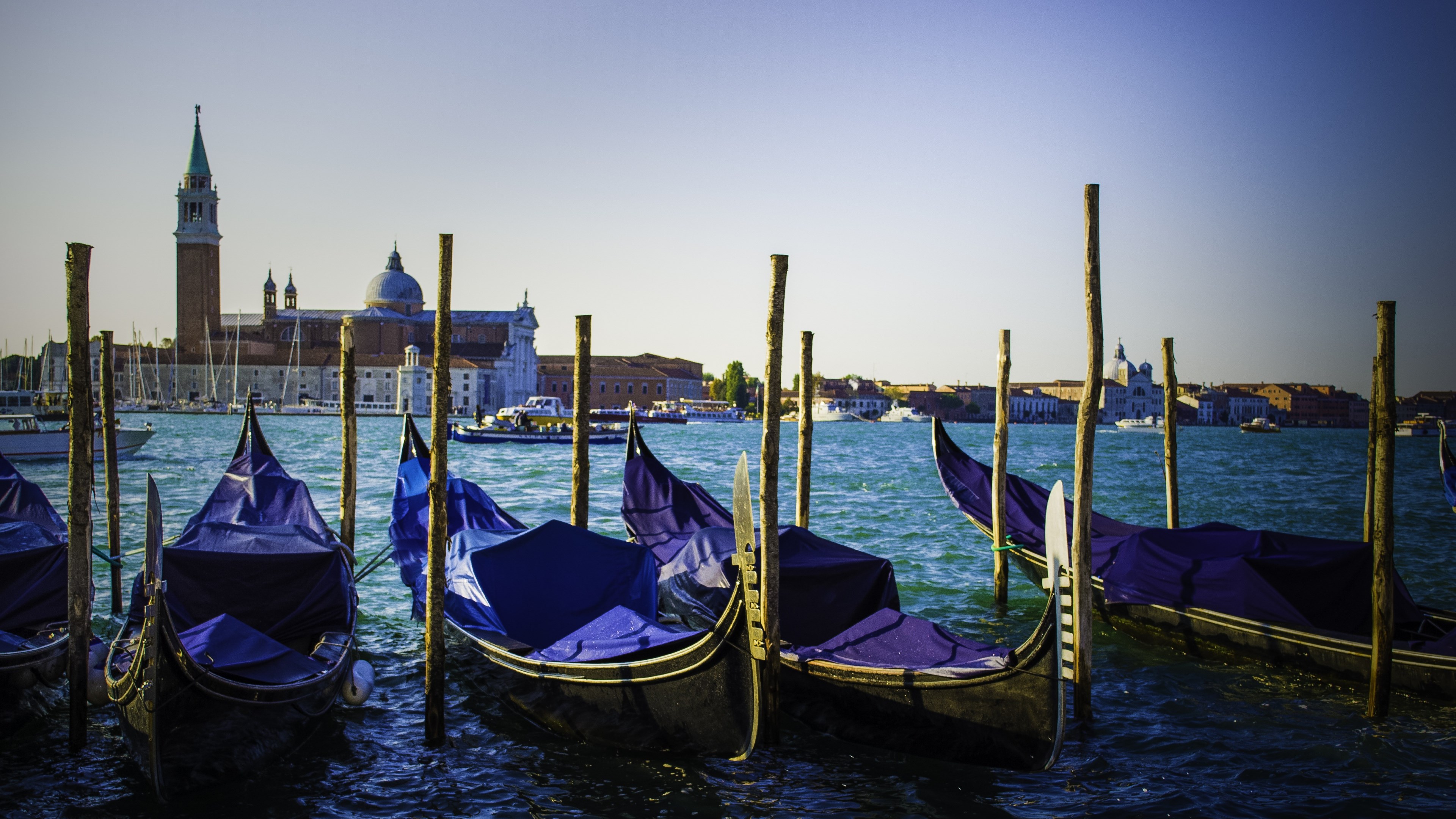 latest 4k wallpapers,gondola,water transportation,boat,water,waterway