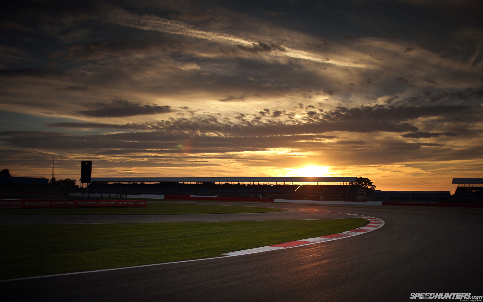 fondo de pantalla de pista de carreras,cielo,nube,horizonte,puesta de sol,noche