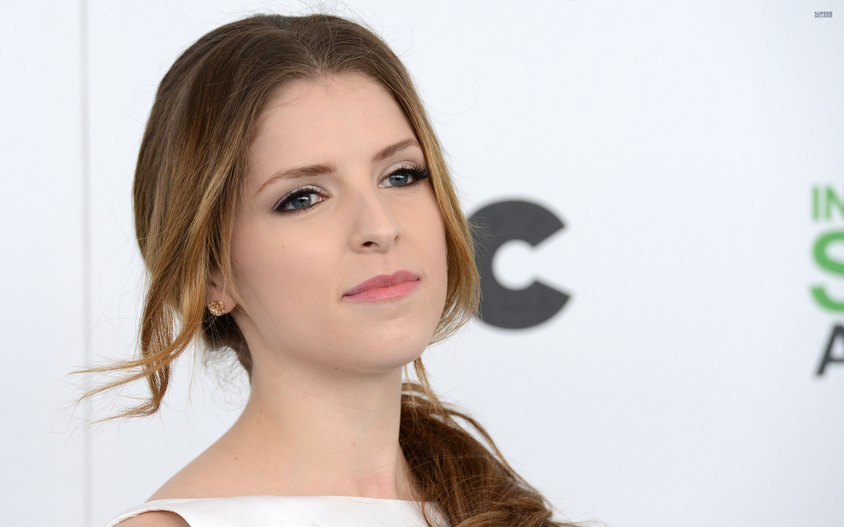 anna kendrick hd wallpaper,hair,face,skin,eyebrow,cheek