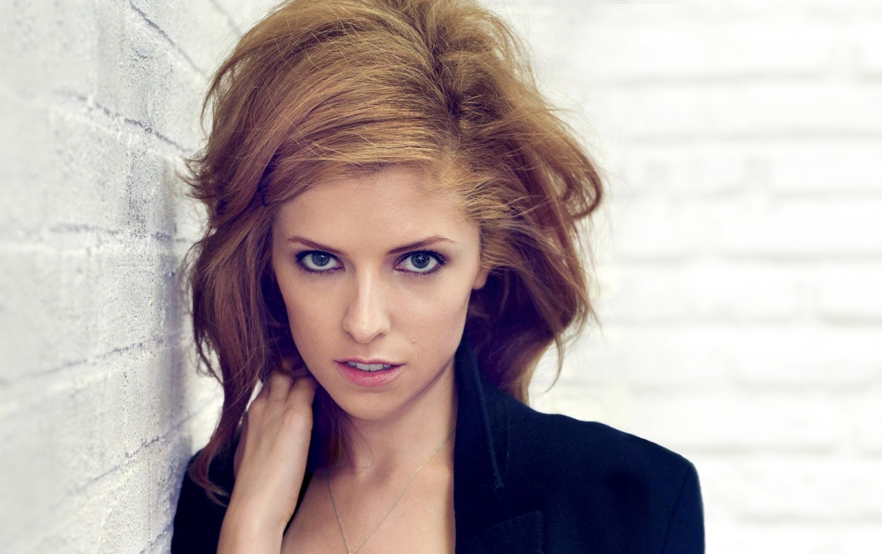 anna kendrick hd wallpaper,hair,face,hairstyle,eyebrow,beauty