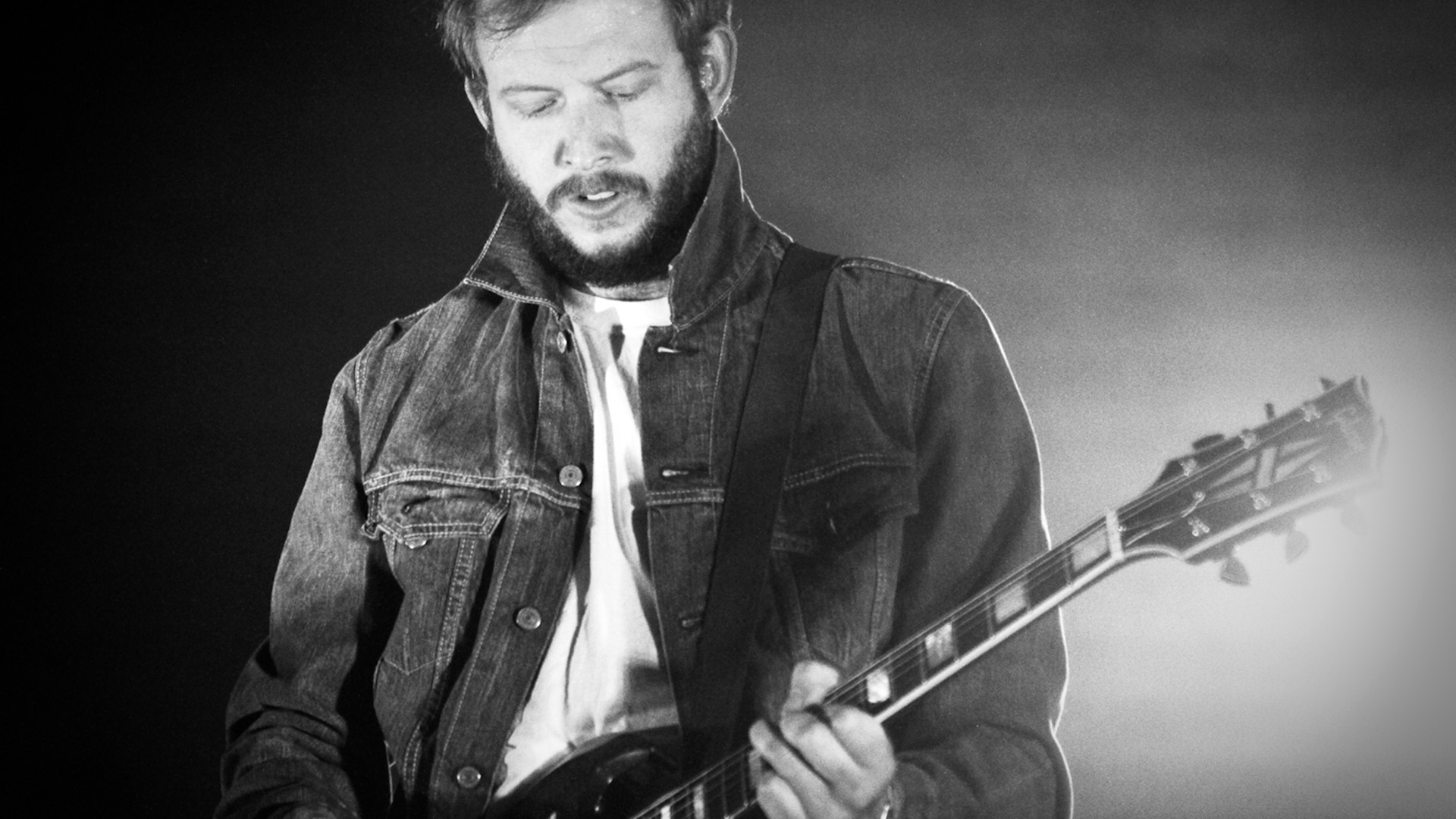 Bon Iver’s Justin Vernon- WallpaperUse