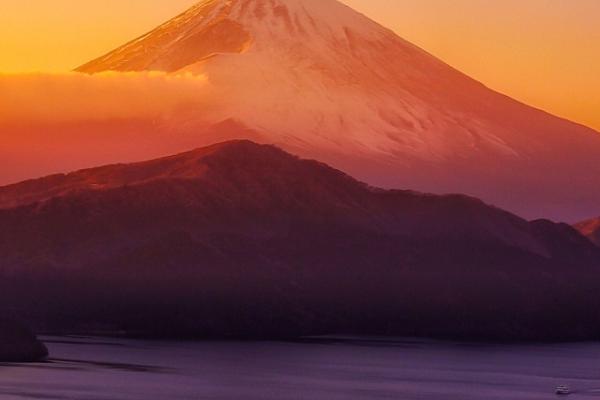 hd wallpapers for lenovo a7000,sky,mountainous landforms,mountain,stratovolcano,afterglow