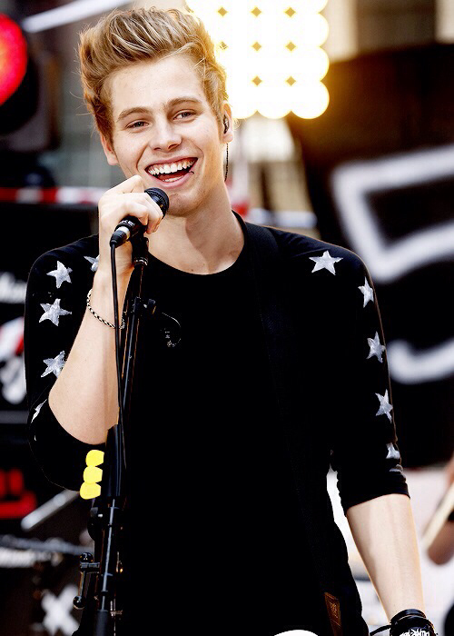 carta da parati luke hemmings,cantante,prestazione,cantando,musica,canzone