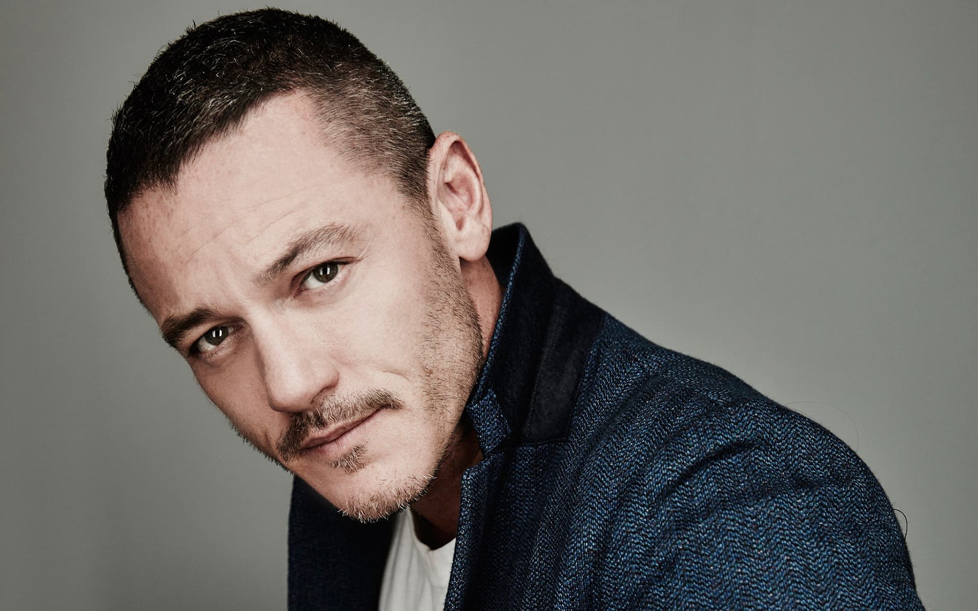 luke evans wallpaper,hair,face,facial hair,chin,cheek