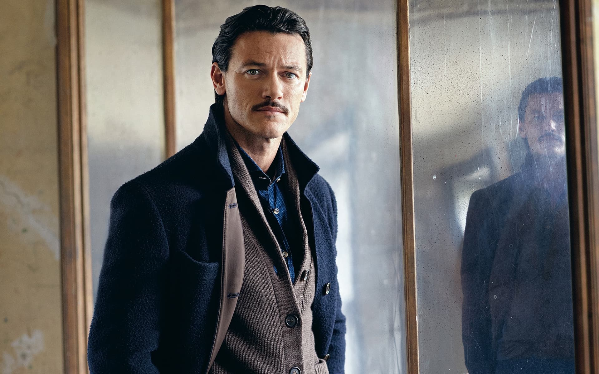 luke evans wallpaper,suit,white collar worker,outerwear,jacket,jeans