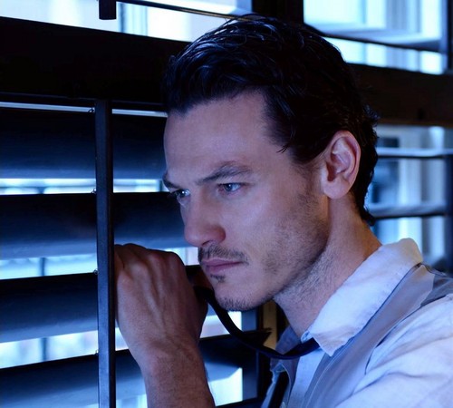 luke evans wallpaper,hair,chin,forehead,nose,white collar worker