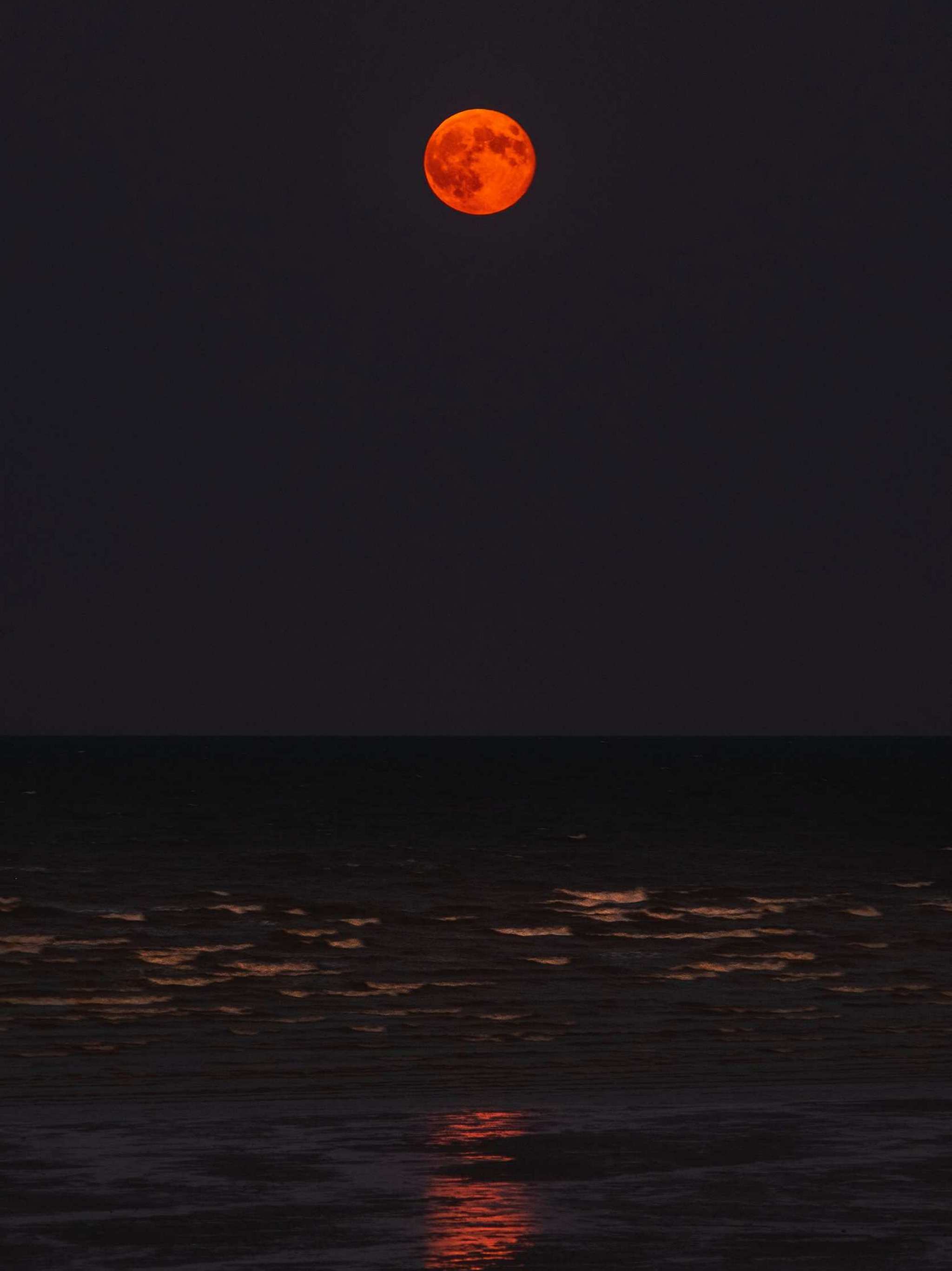 2732 x 2048 wallpaper,sky,horizon,moon,full moon,light