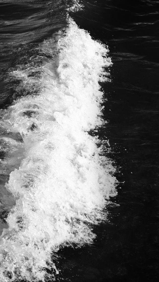 ipad mini wallpaper tumblr,water,white,wave,black,black and white