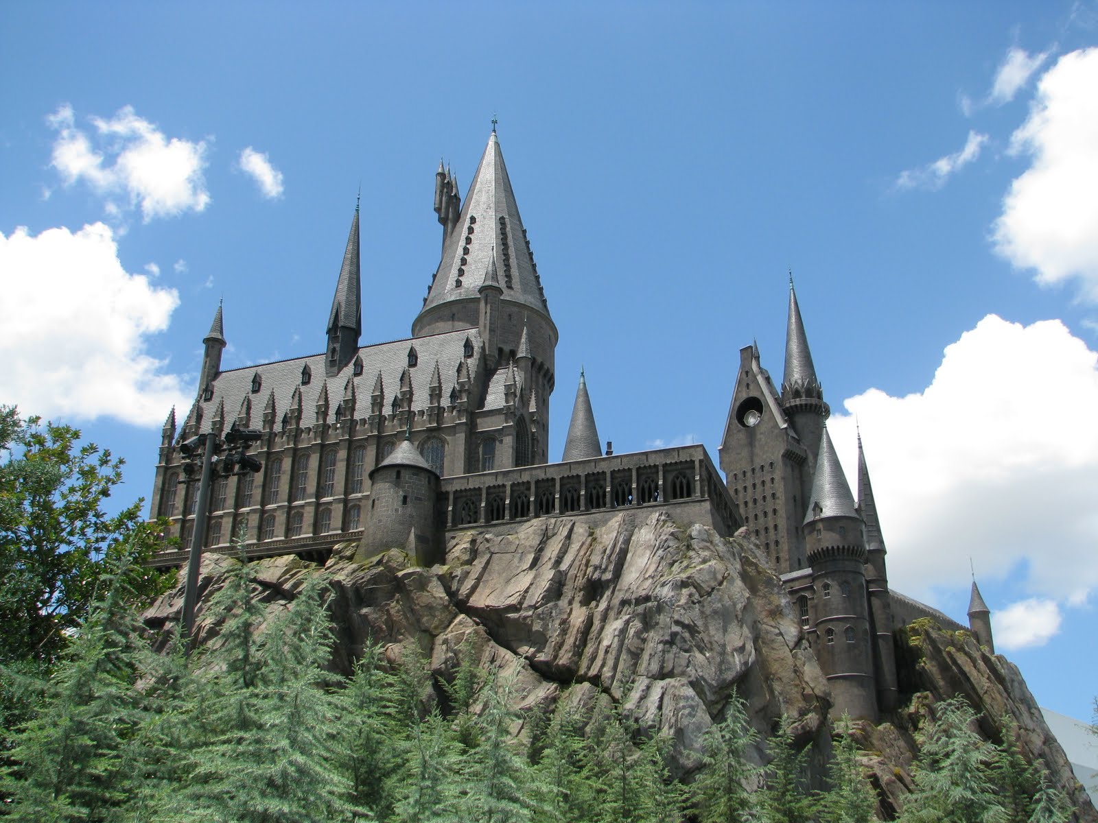 hogwarts live wallpaper,medieval architecture,landmark,castle,château,architecture