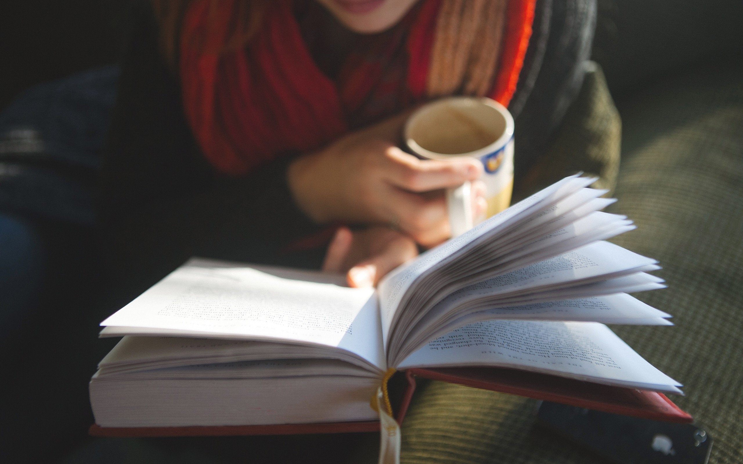 mädchen lesen buch tapeten,lesen,buch,hand,zimmer,veröffentlichung