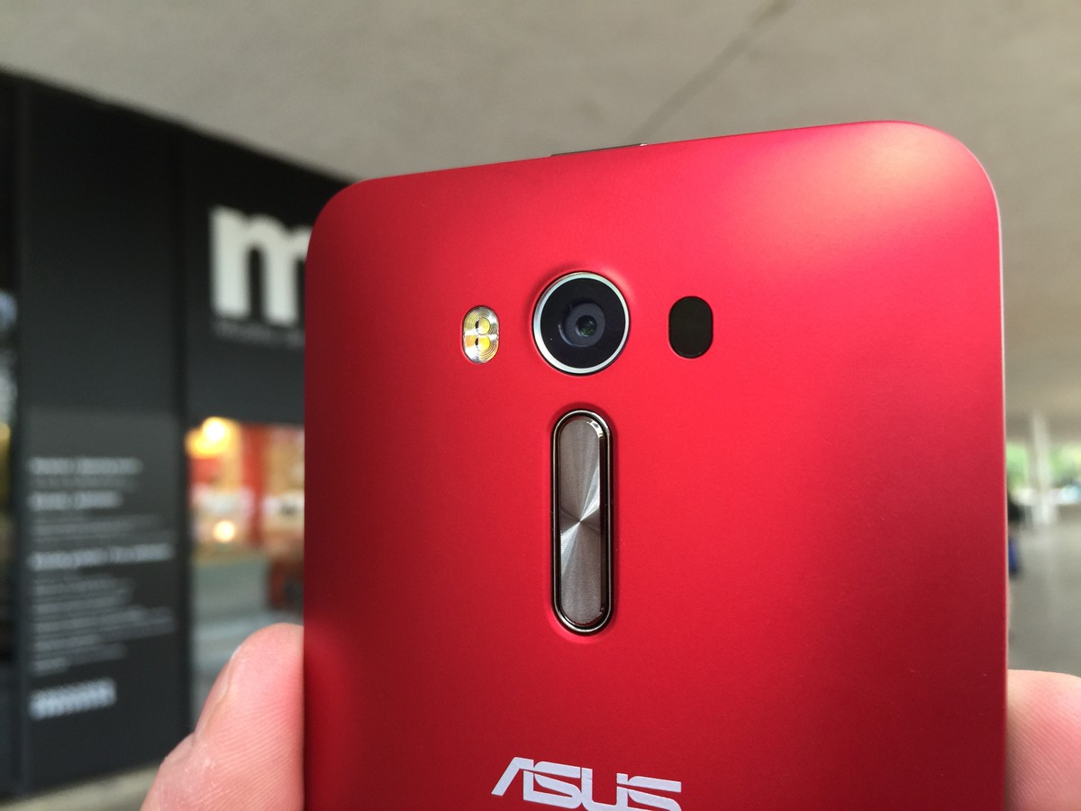 asus zenfone 2 lasertapete,mobiltelefon,gadget,smartphone,funktionstelefon,tragbares kommunikationsgerät