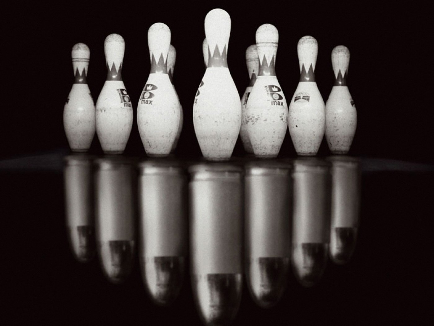 bowling tapete,bowling,bowlingausrüstung,bowling mit zehn kegeln,stillleben fotografie,kegelsport