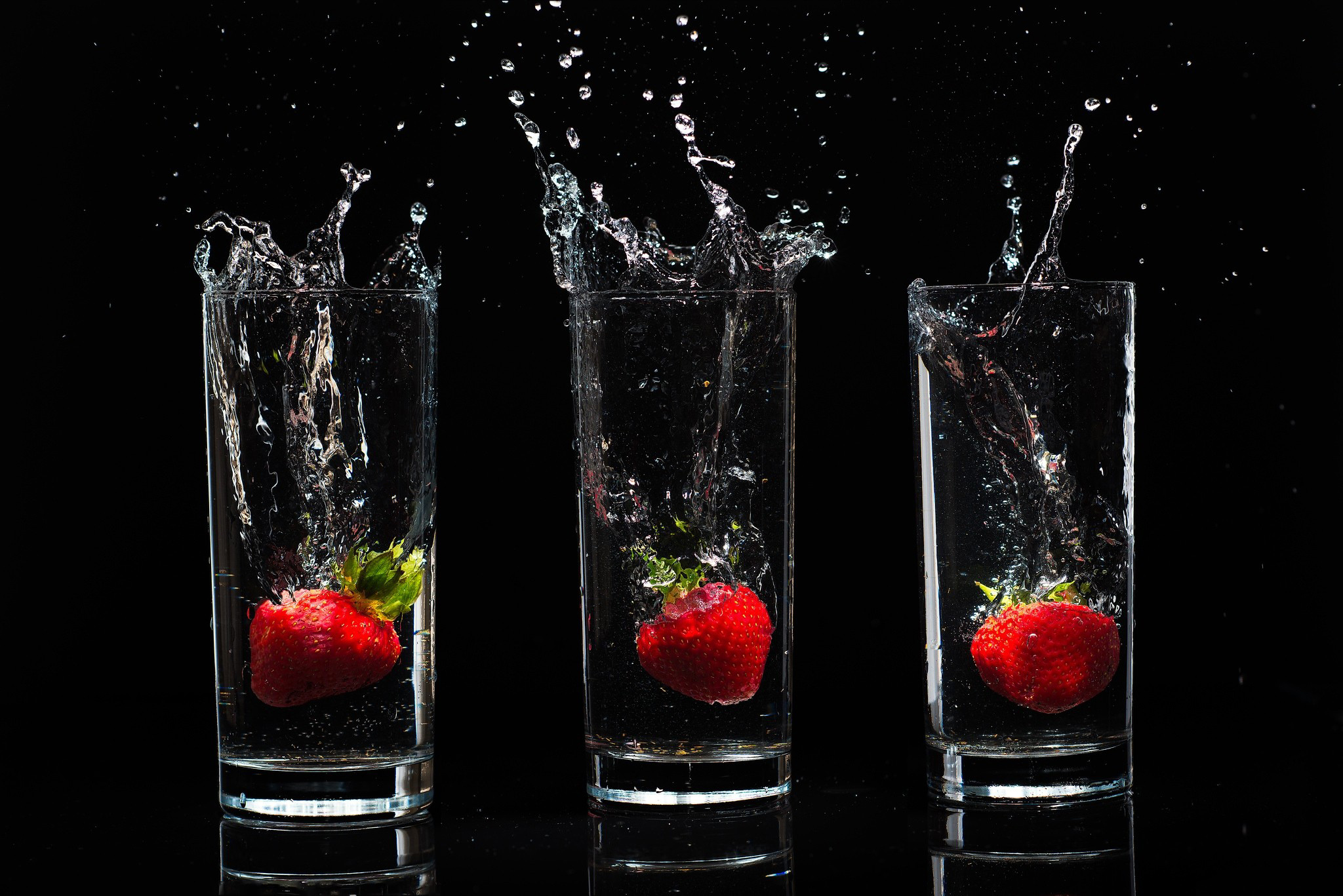 glass water wallpaper,highball glass,drink,cocktail garnish,fruit,strawberries
