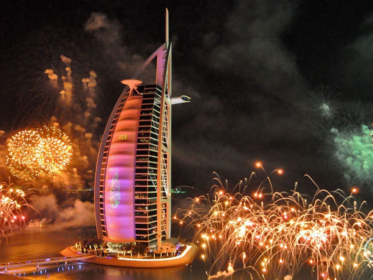hd araba wallpaper,fuegos artificiales,día de año nuevo,evento,rascacielos,noche