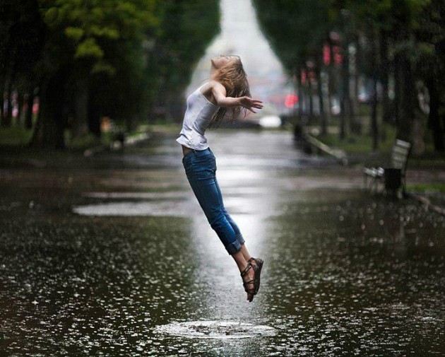 mädchen im regen tapete,wasser,natur,schönheit,baum,regen