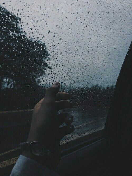 슬픈 비 벽지,차량 문,바람막이 유리,하늘,자동차 창 부분,창문