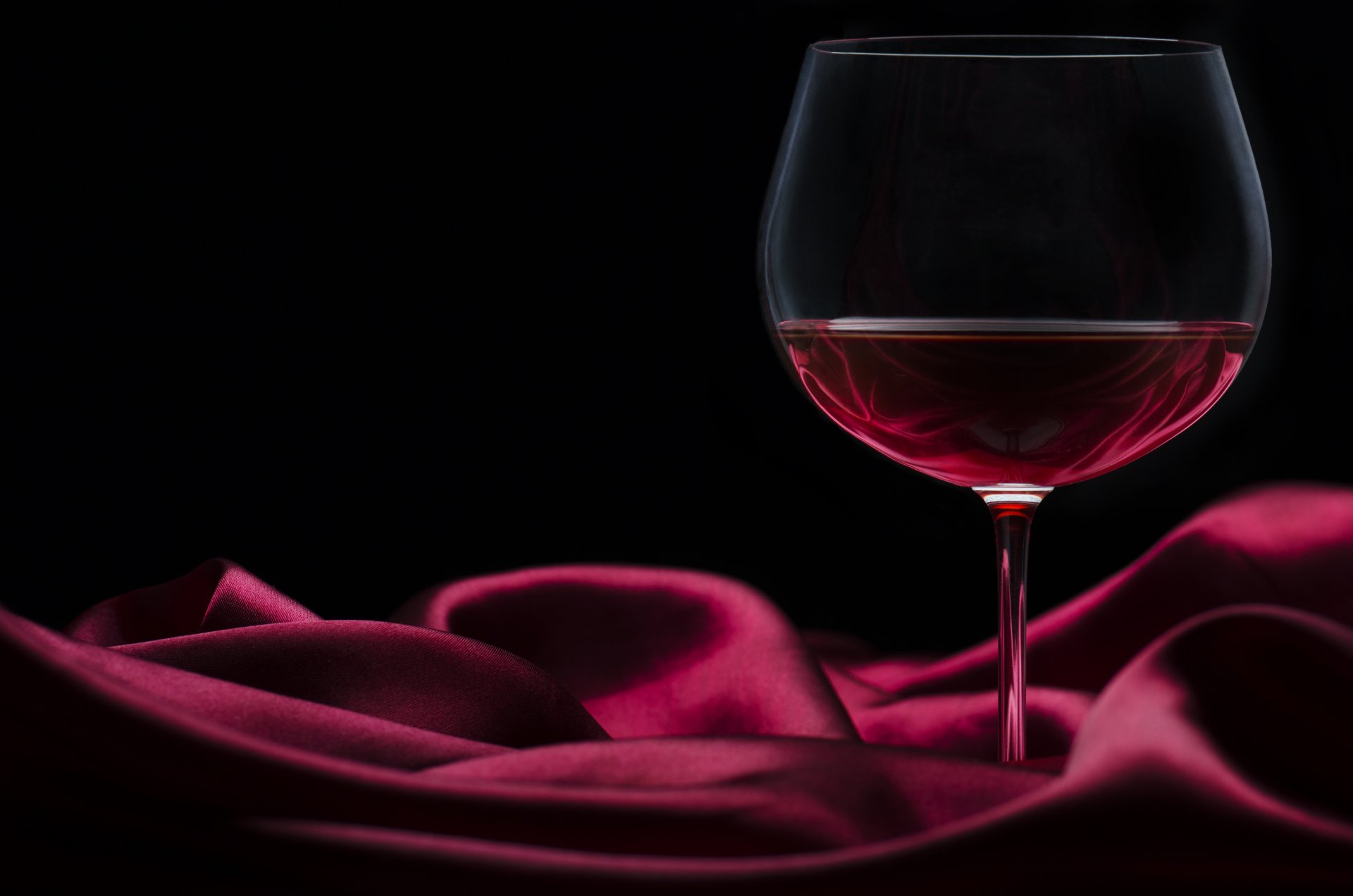 ワイングラスの壁紙,脚付きグラス,ワイングラス,ガラス,赤,静物写真