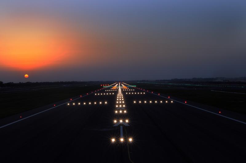 fonds d'écran de l'aéroport de delhi,ciel,piste,horizon,route,nuit