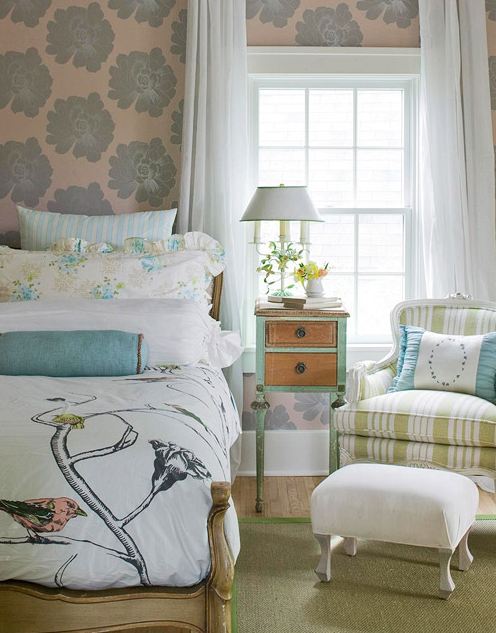 침대 뒤에 벽 벽지,가구,방,하얀,침실,인테리어 디자인